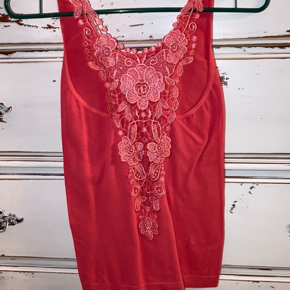 Women’s small razor back tank